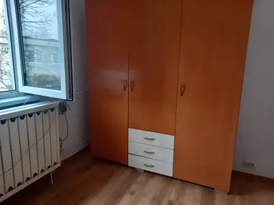 Apartament de inchiriere in Sector 6 Bucuresti garderoba lemn